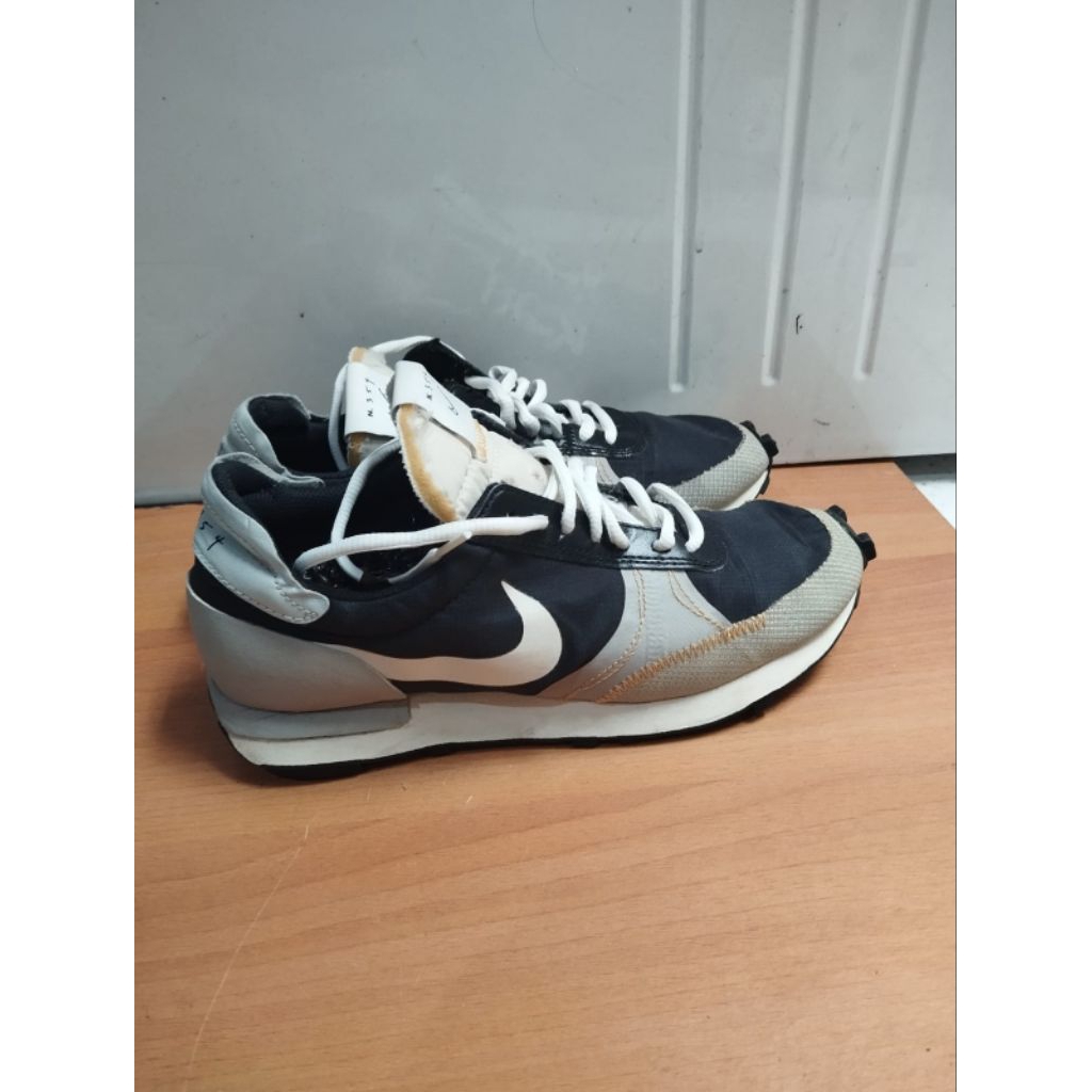 SEPATU RUNNING SNEAKERS NIKE DAYBREAK SIZE 41 BEKAS PRELOVED