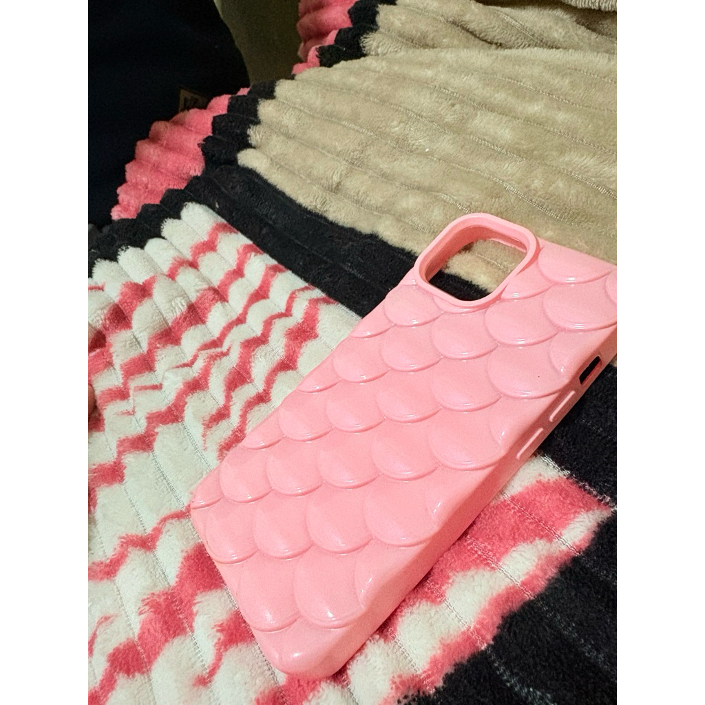 Case Iphone 13 motif sirip pink