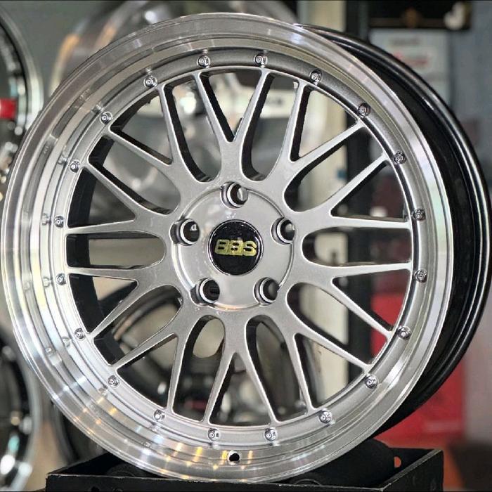 velg mobil bbs lm r18 lebar 9 Ofset 25 Pcd 5X114.3 Hyper Silver Lips Polish Ring18 Kijang Innova Reb