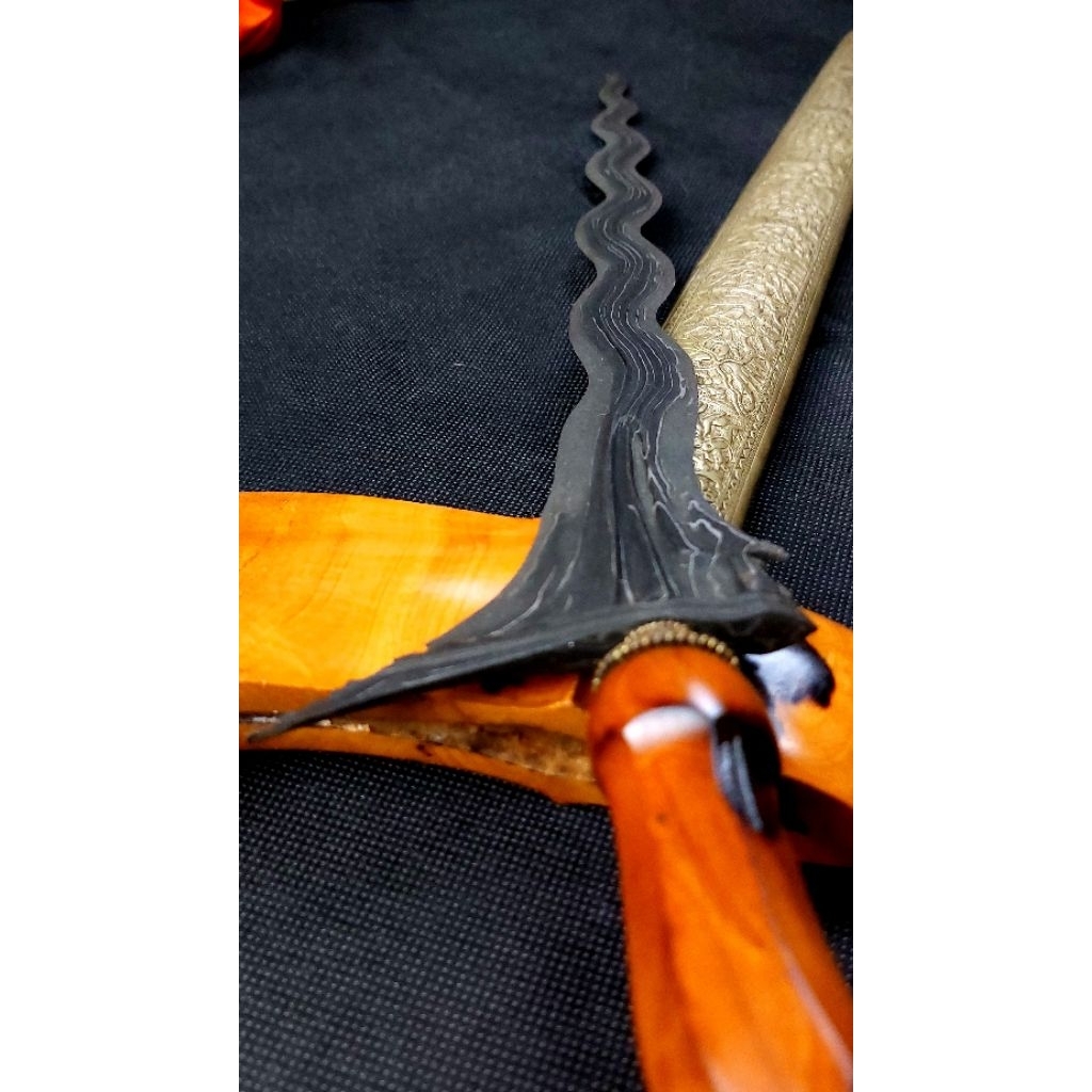 Keris Sengkelat luk 13, pamor adeg banyumili, original est era Cirebonan.
