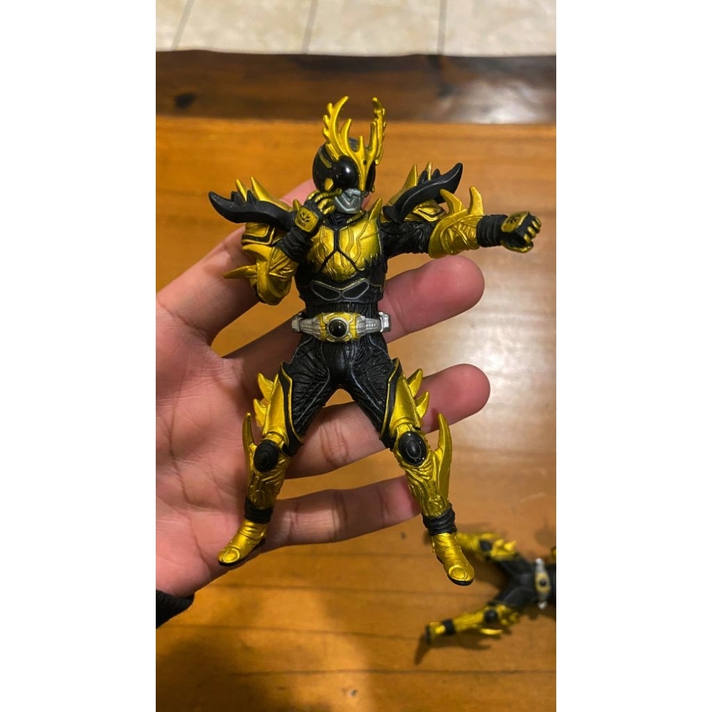 HDM Kamen Rider Kuuga Rising ultimate Mata hitam