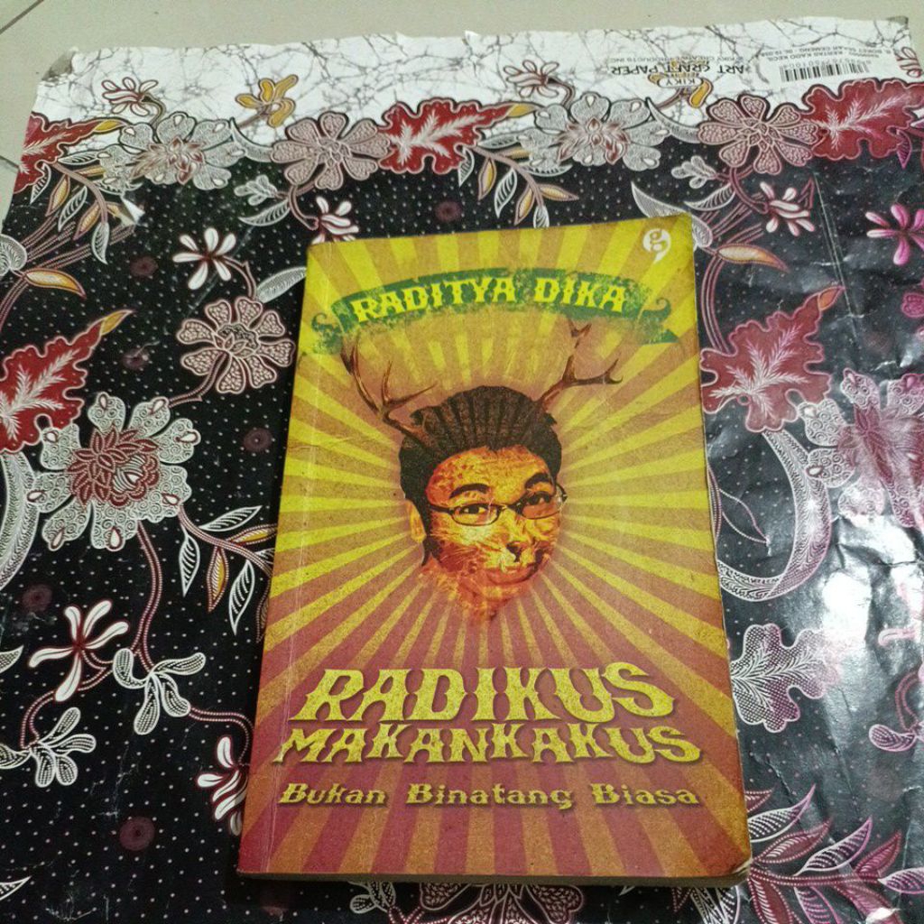 Novel Nonfiksi / Komedi Raditya Dika - Radikus Makankakus