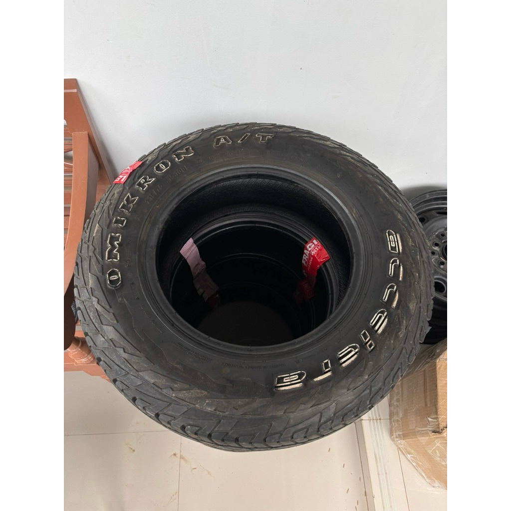 accelera omikron AT 215/75 ring 15