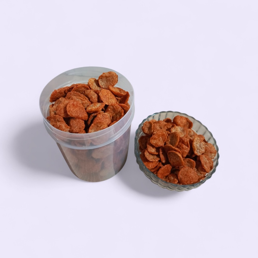 Camilan jajan kripik Basreng koin pedas daun jeruk jajanan lebaran kemasan toples