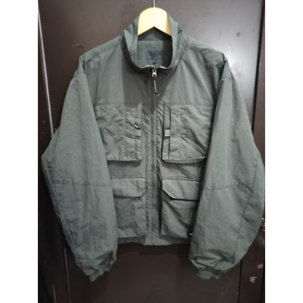 WIND BREAKER JAKET MODEL TACIKAL BANYAK SAKU WARNU ABU MERE SECOND MONOLOGUE SIZE XXL