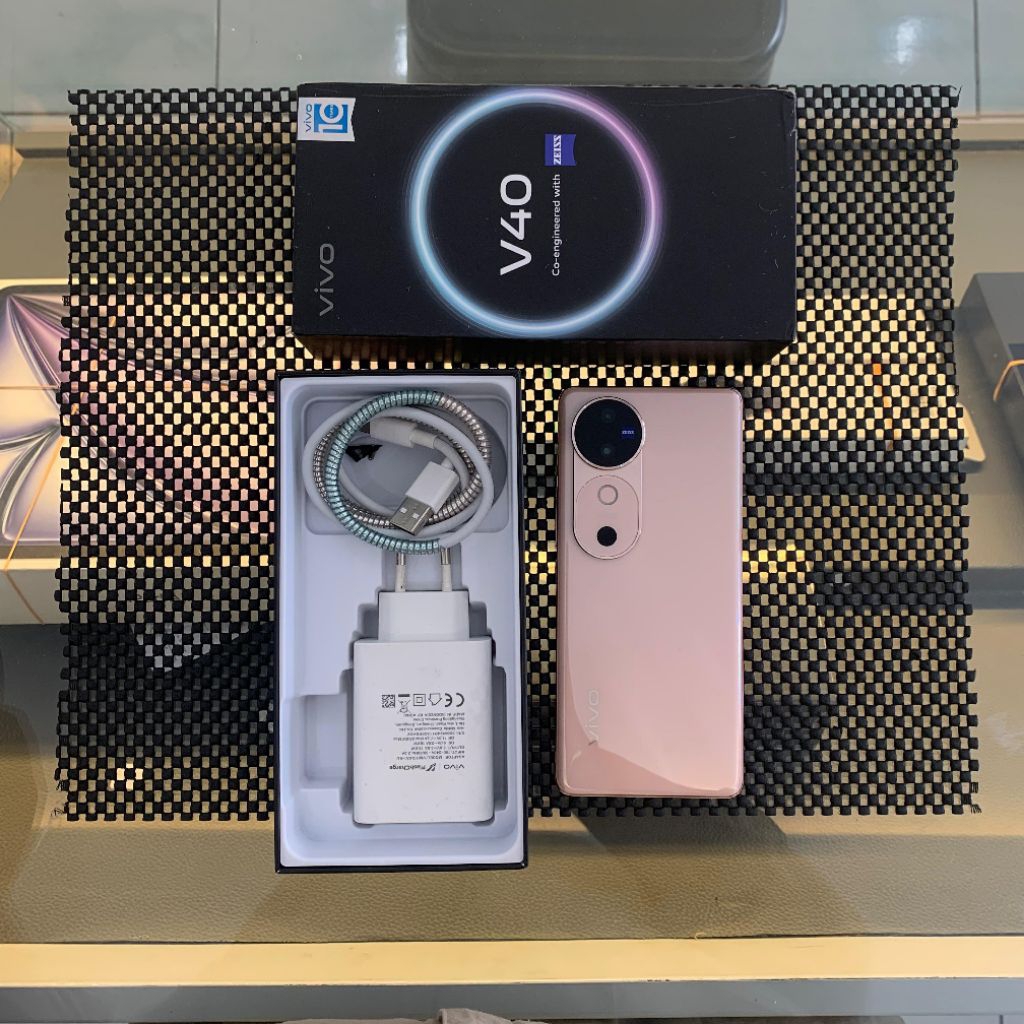 Vivo V40 5G 12/256GB Mulus Standar (8077 Peach) - 12/256 GB