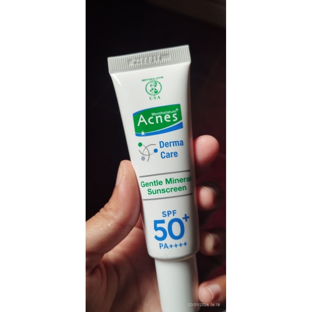 Mineral sunscreen acnes