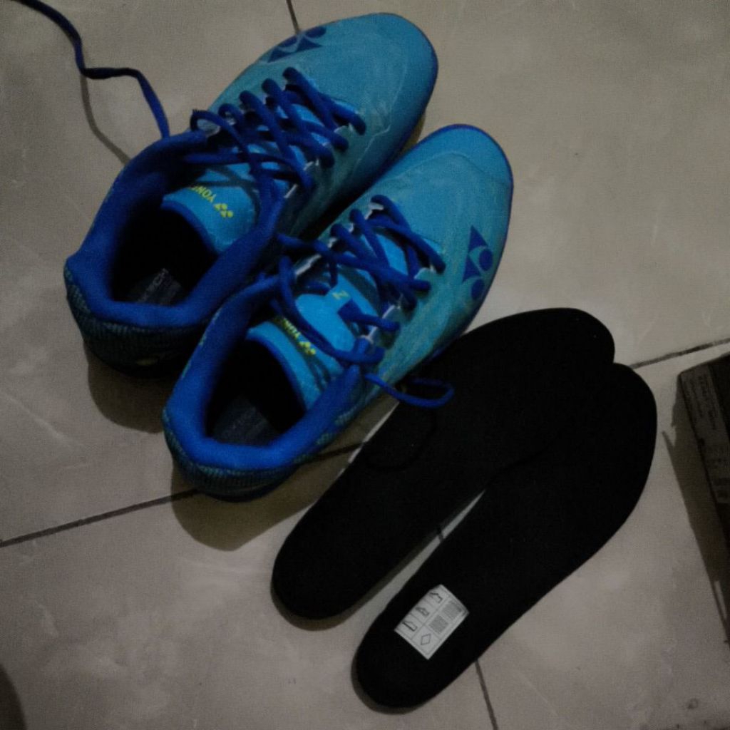SEPATU YONEX AERUS Z2 ORIGINAL