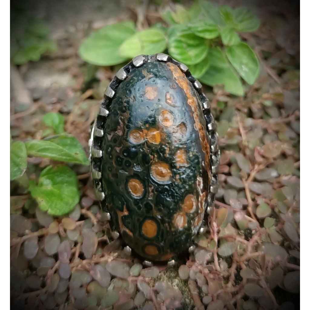 batu telur kodok sakral