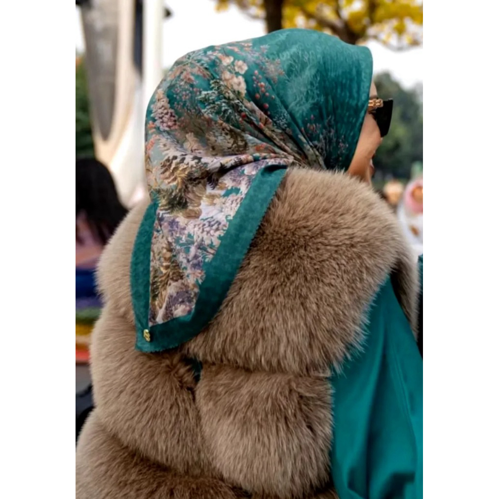 BUTTONSCARVES HOLIDAY SERIES 3 JACQUARD SQUARE HIJAB