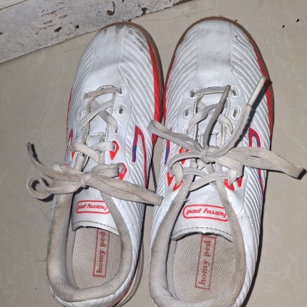 preloved sepatu bola merk homyped 40rb aja