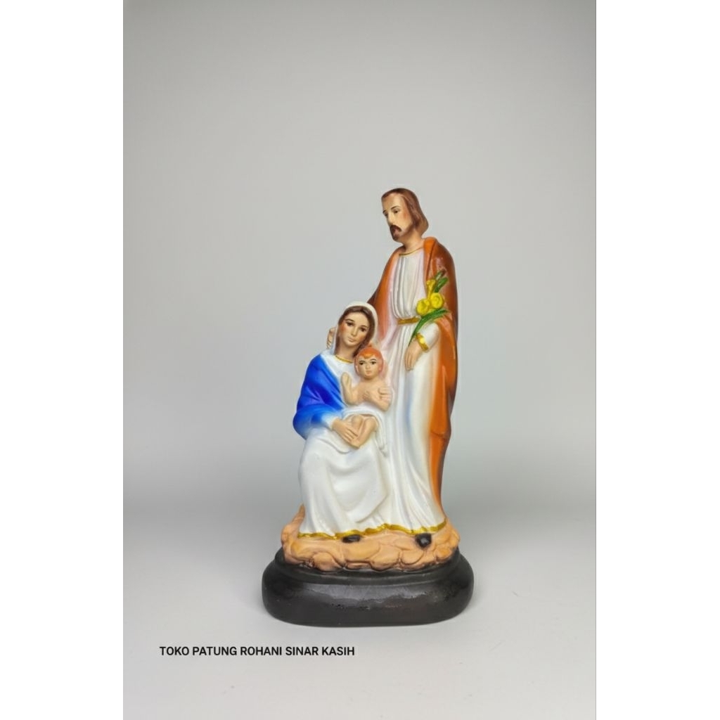 PATUNG KELUARGA KUDUS