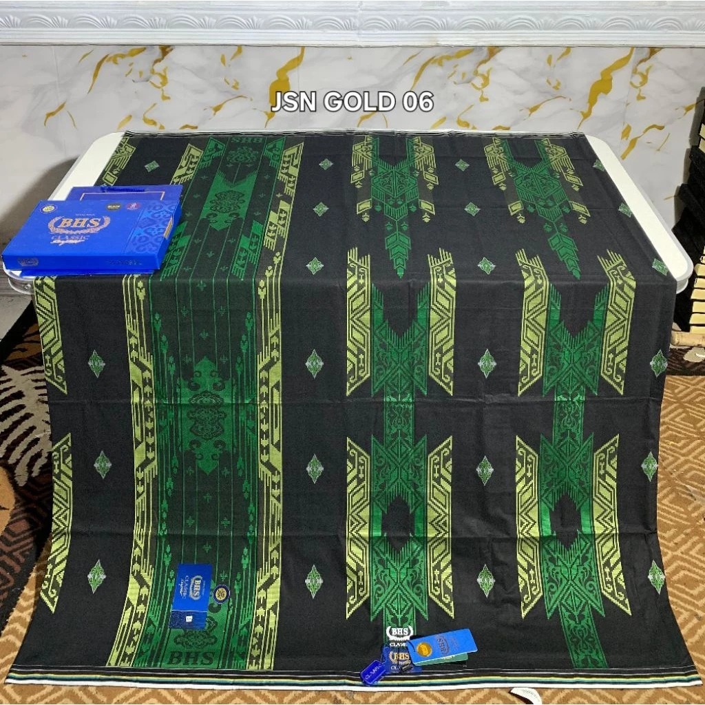 PROMO BHS Sarung Tenun Jacquard Dewasa Mercerized Motif 3D Hitam Putih