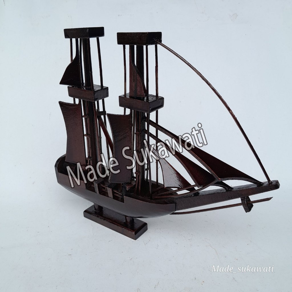 Miniatur kapal Pinisi hiasan dekorasi pajangan patung kapal Pinisi mini bahan kayu