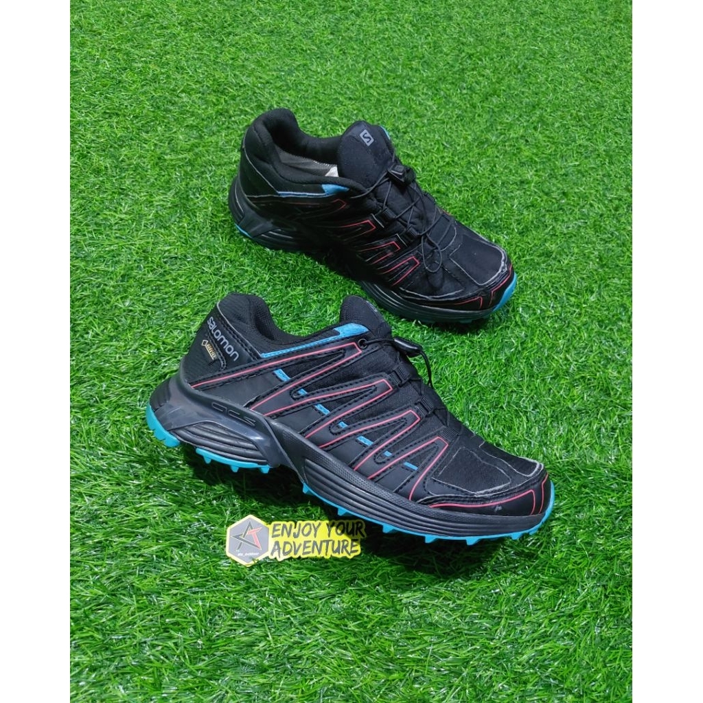 sepatu gunung trekking salomon size 39