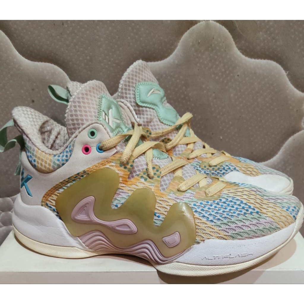 Sepatu basket midlle size 44 dan 44,5