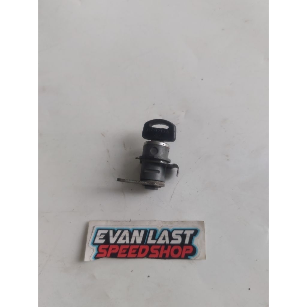 dudukan kunci kontak jok belakang honda nsr r