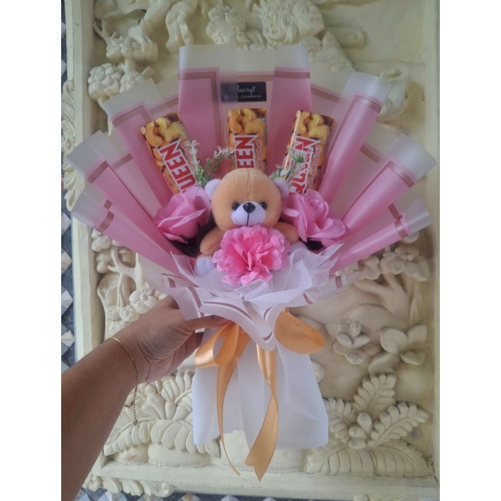 Buket valentine 3 coklat silverqueen + Boneka