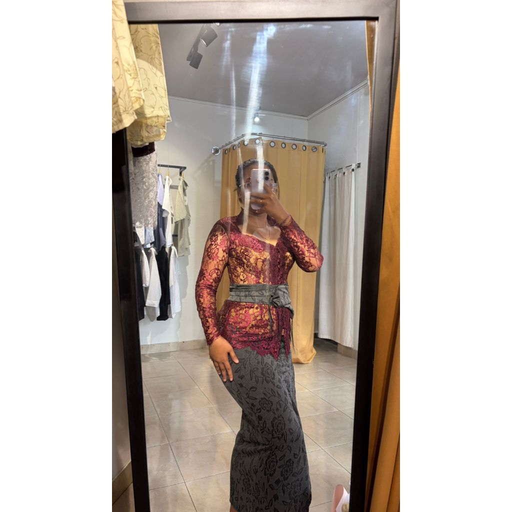 Kebaya Brokat Semi France Prancis Metalic Glossy Kana Wanita Adat Bali