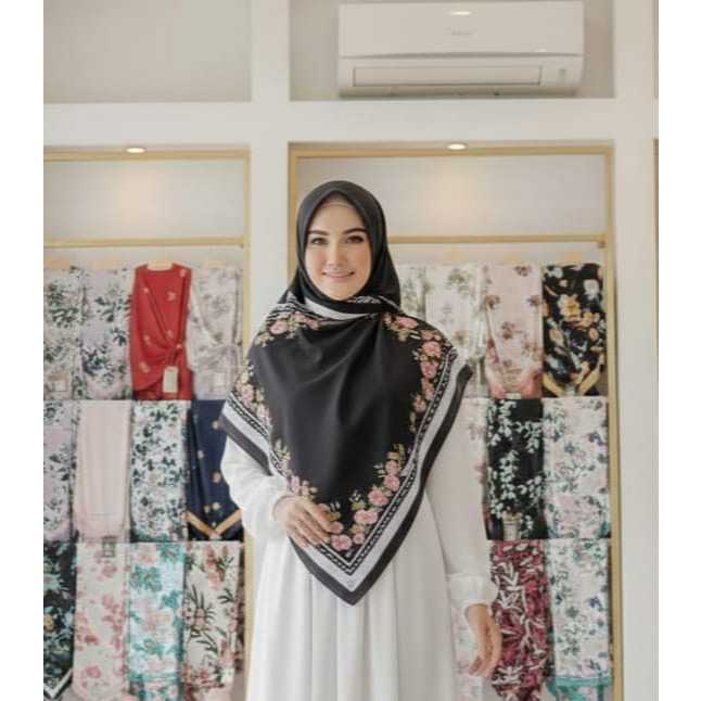 Hijab Segiempat Voal Premium Motif Bunga Bunga Kecil warna Terbaru Trend 2026