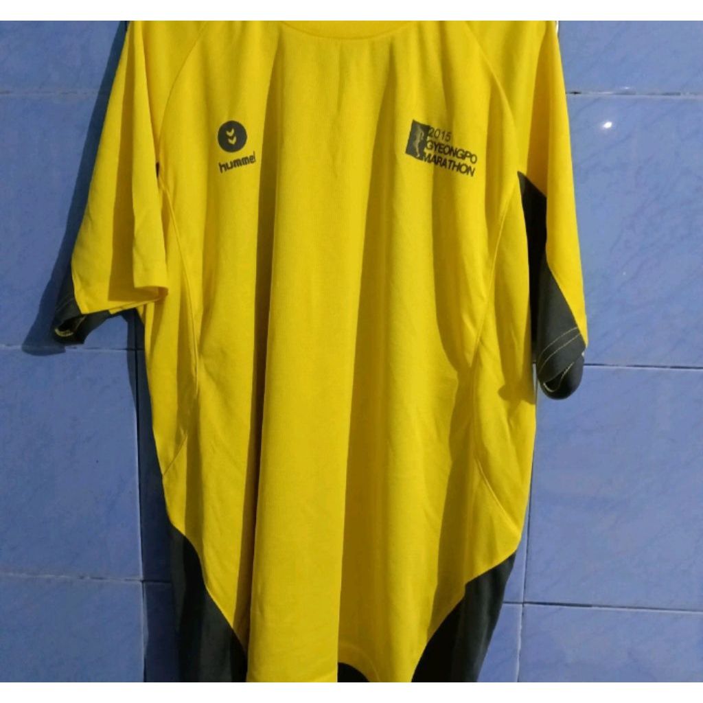 JERSEY HUMMEL KUNING HITAM