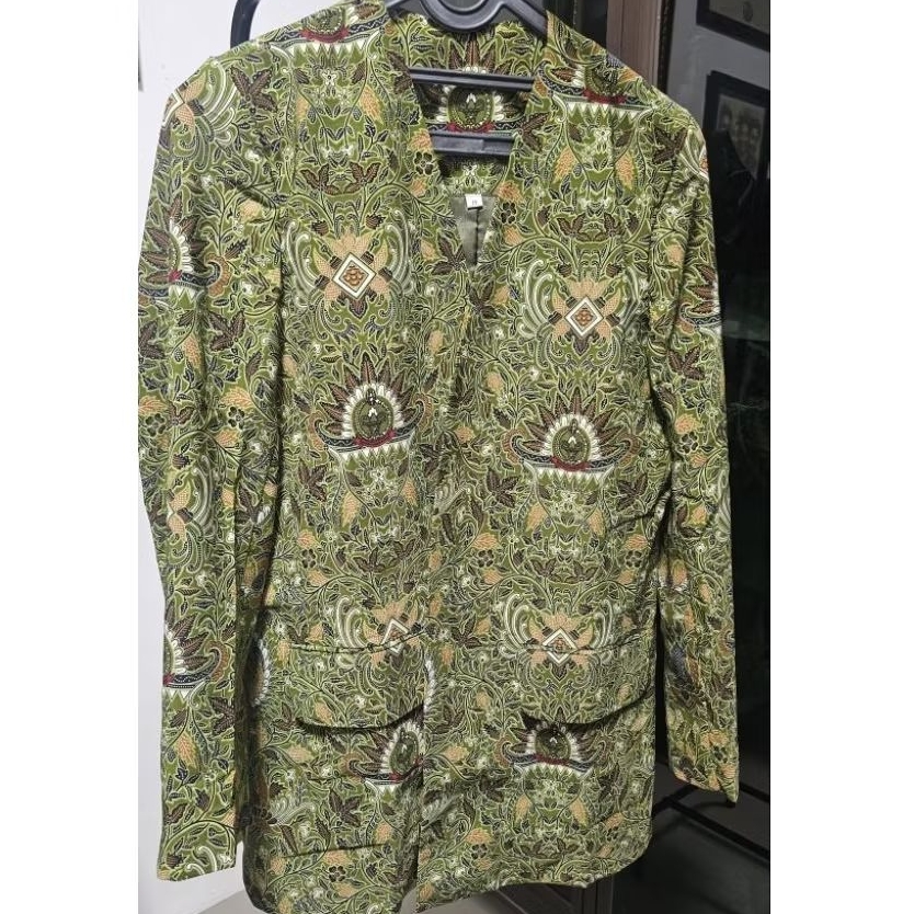 - size M- Blazer Batik Persit