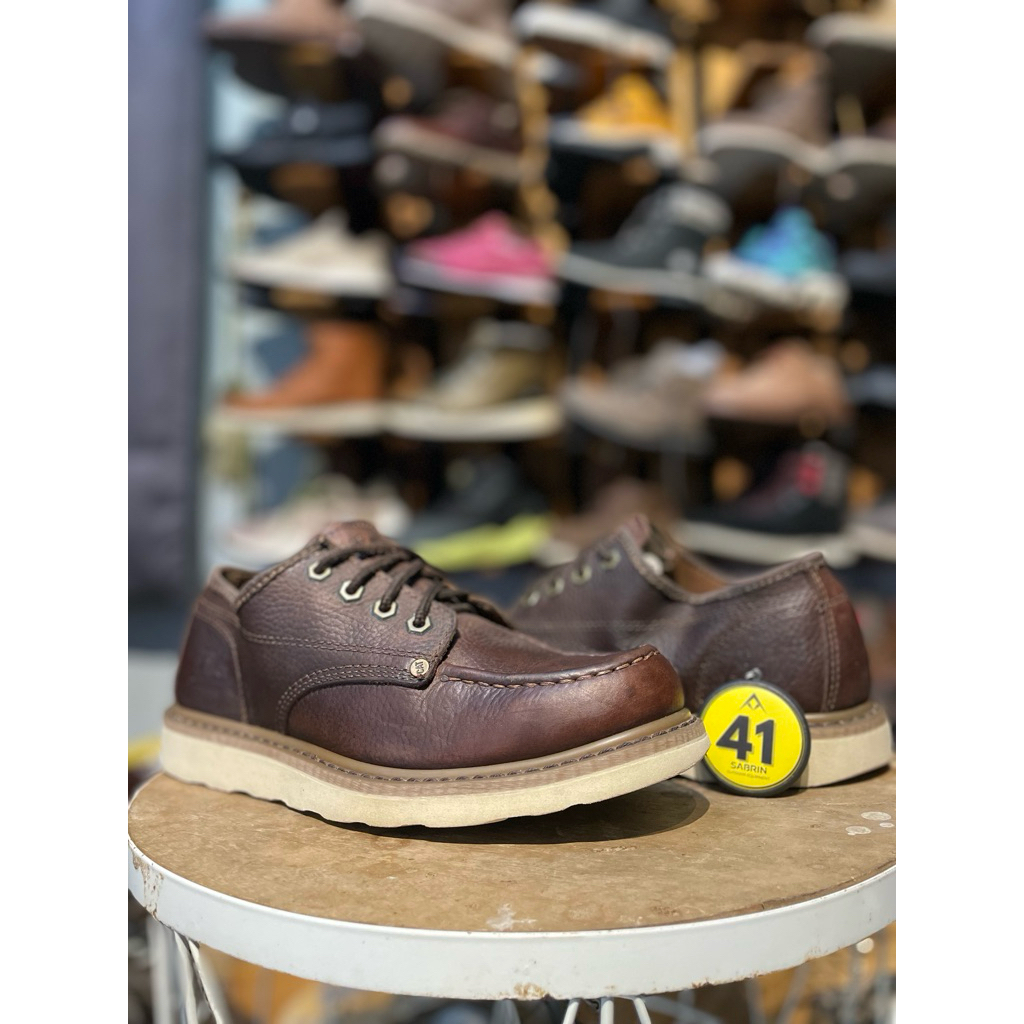 Sepatu  boot boots  - size 41 - caterpill4r cat moctoe moc toe