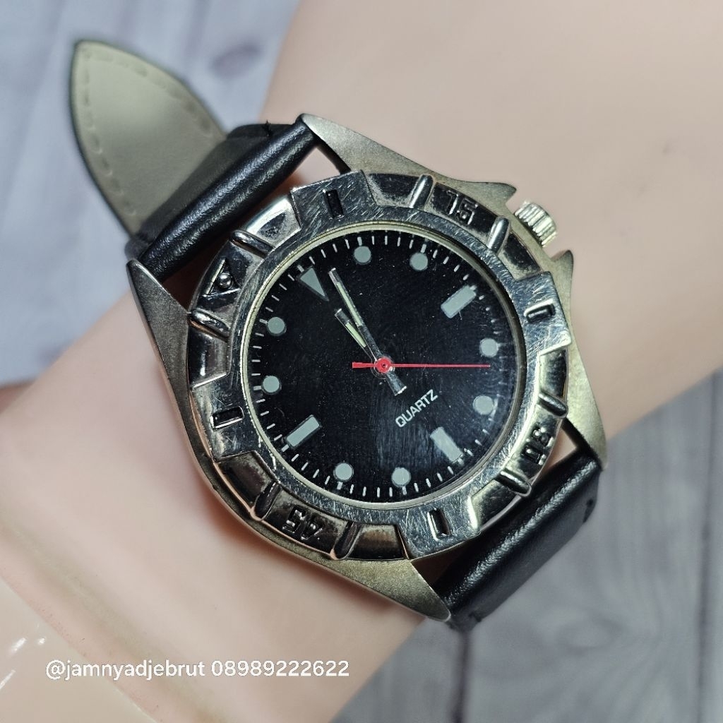 Jam Diver Nobrand Vintage Silver Black Bekas