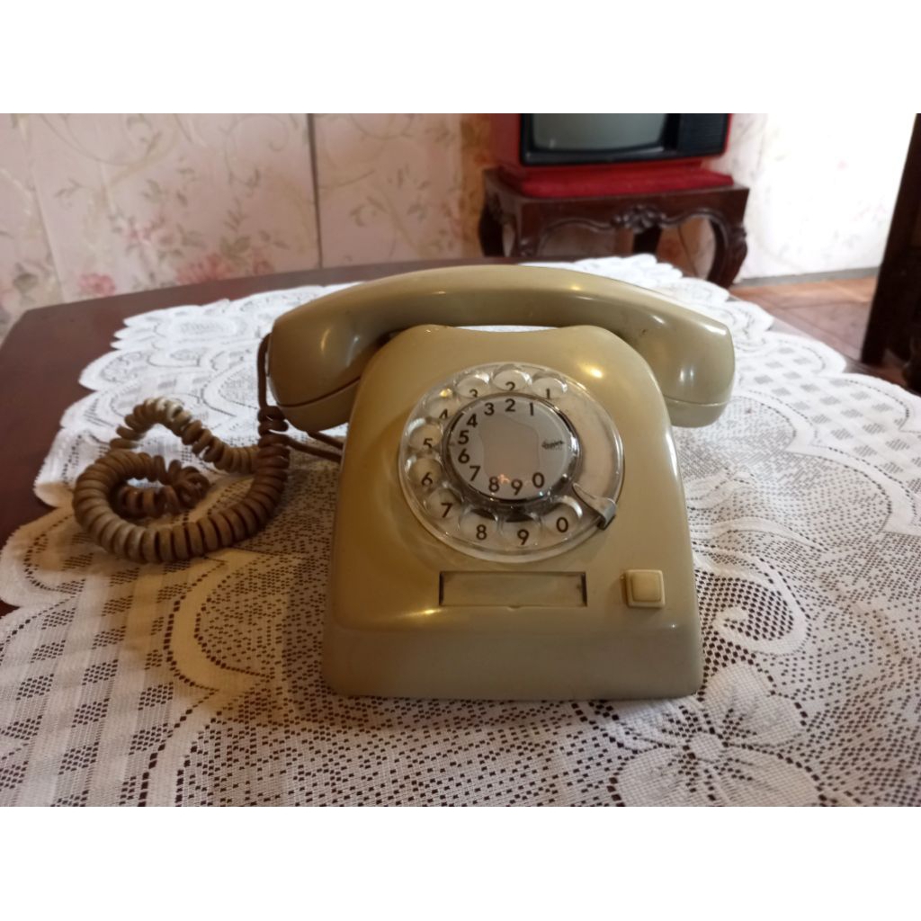 Pesawat Telepon Telpon Putar Kabel Jadul Antik Vintage Lawas Tua Kuno Retro