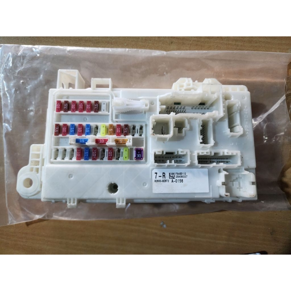 Fuse Box / Bcm Daihatsu Grandmax 82600-BZB72 7-R
