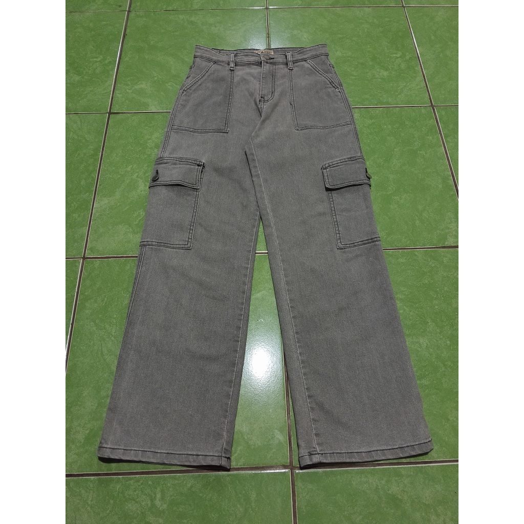 CARGO JEANS CKEY SZ 30.