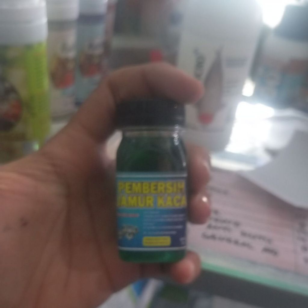 Pembersih Kerak Kaca Aquarium