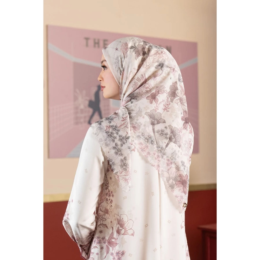 Nikala Scarf Wearing Klamby Sale