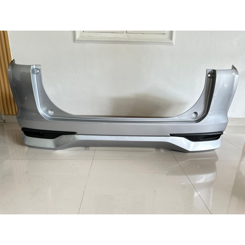 Bemper avanza 2022-2025 Original toyota.