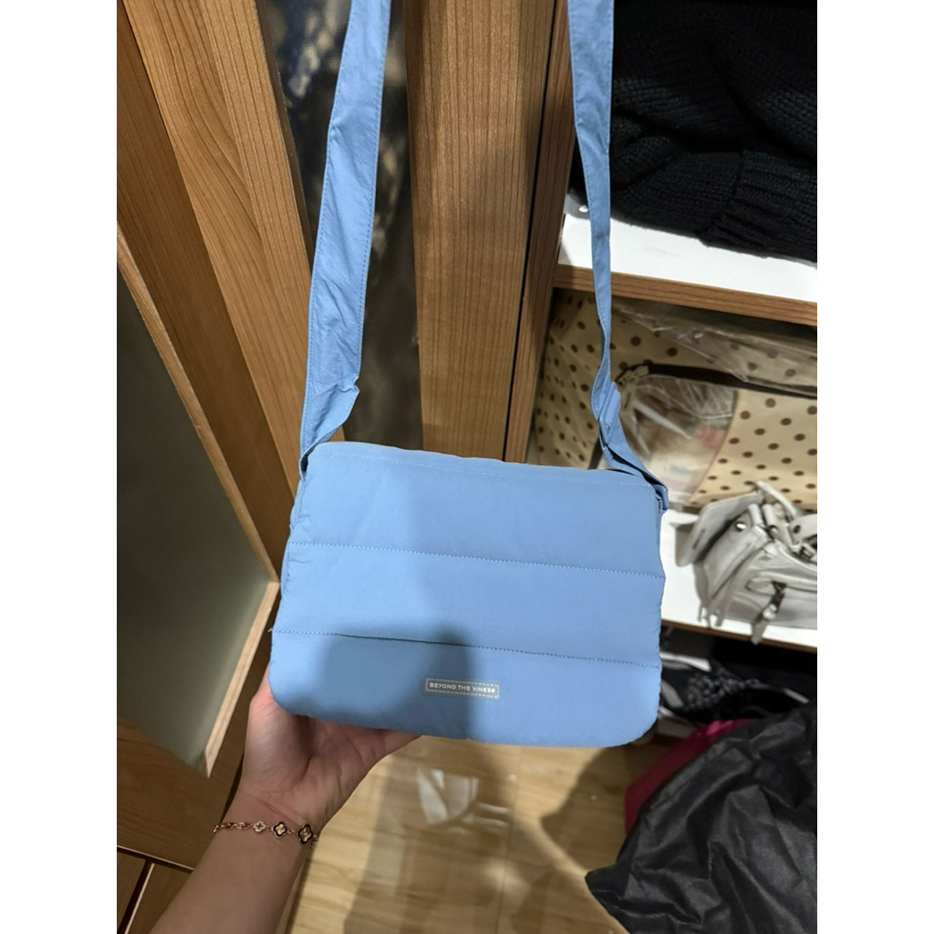 Preloved Tas Beyond The Vines (baby blue)