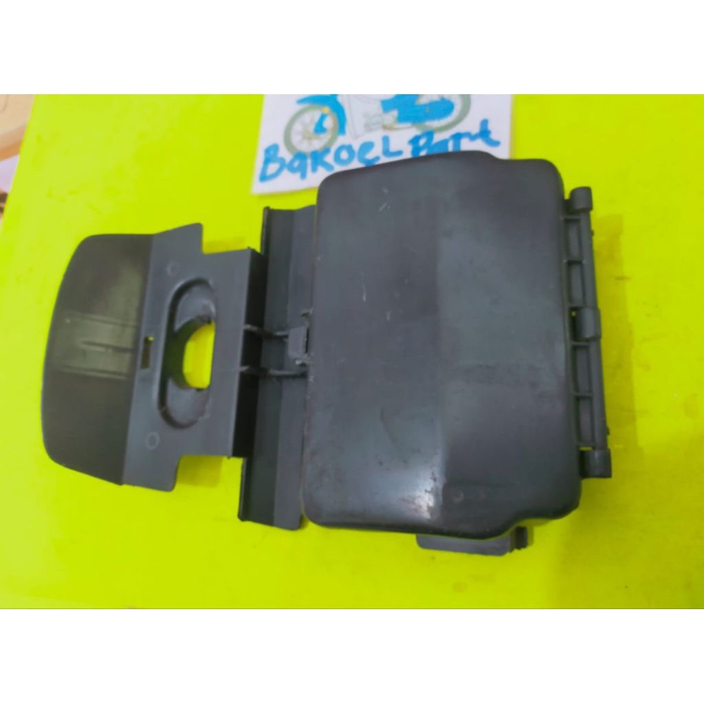 kotak box kunci wadah box toolkit tolkit bagasi bawah sadel honda astrea prima C100 astrea star
