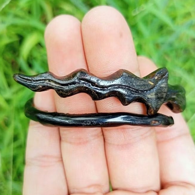 GELANG AKAR BAHAR HITAM UKIR KERIS