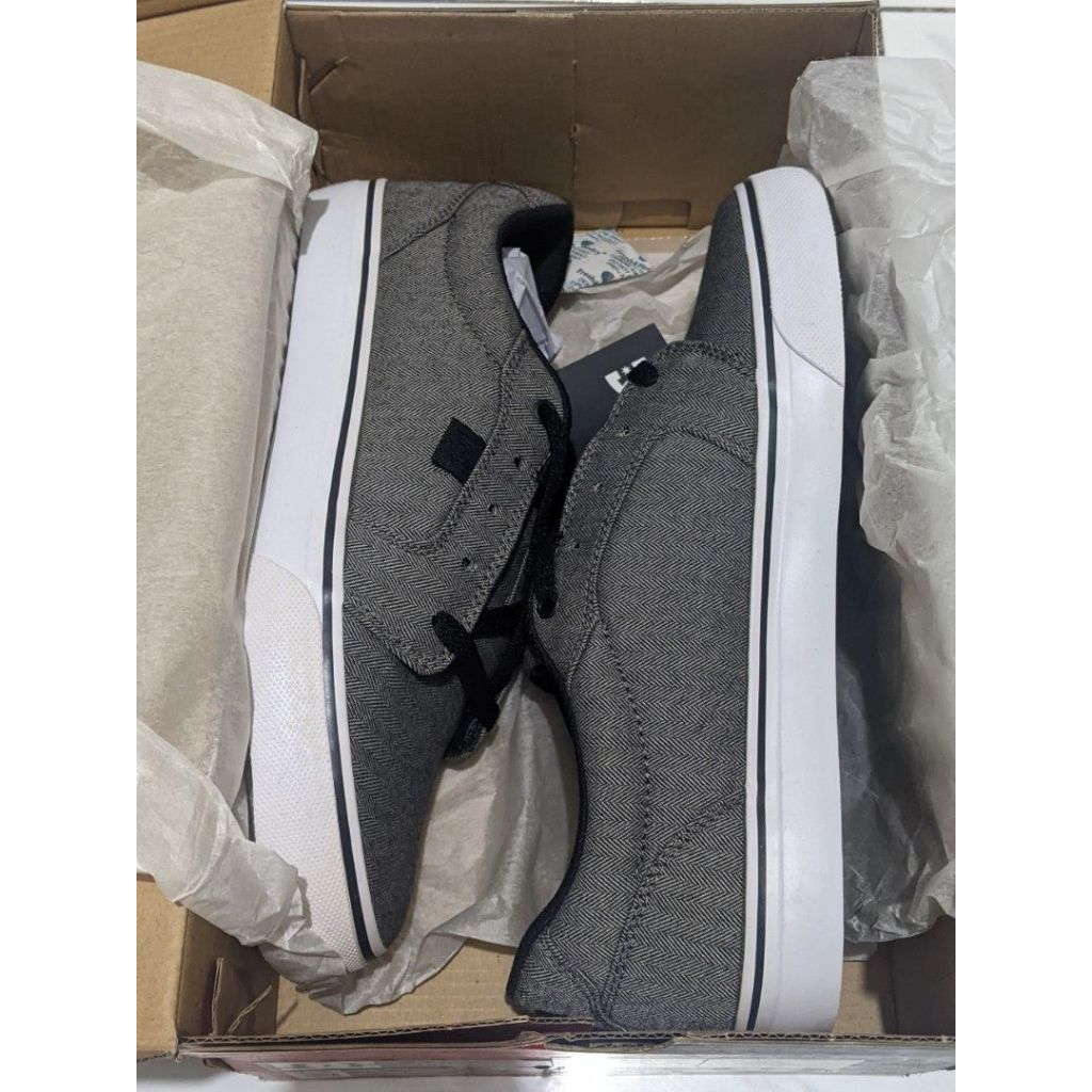 Sepatu dcshoecousa anvil tx se size 42 43