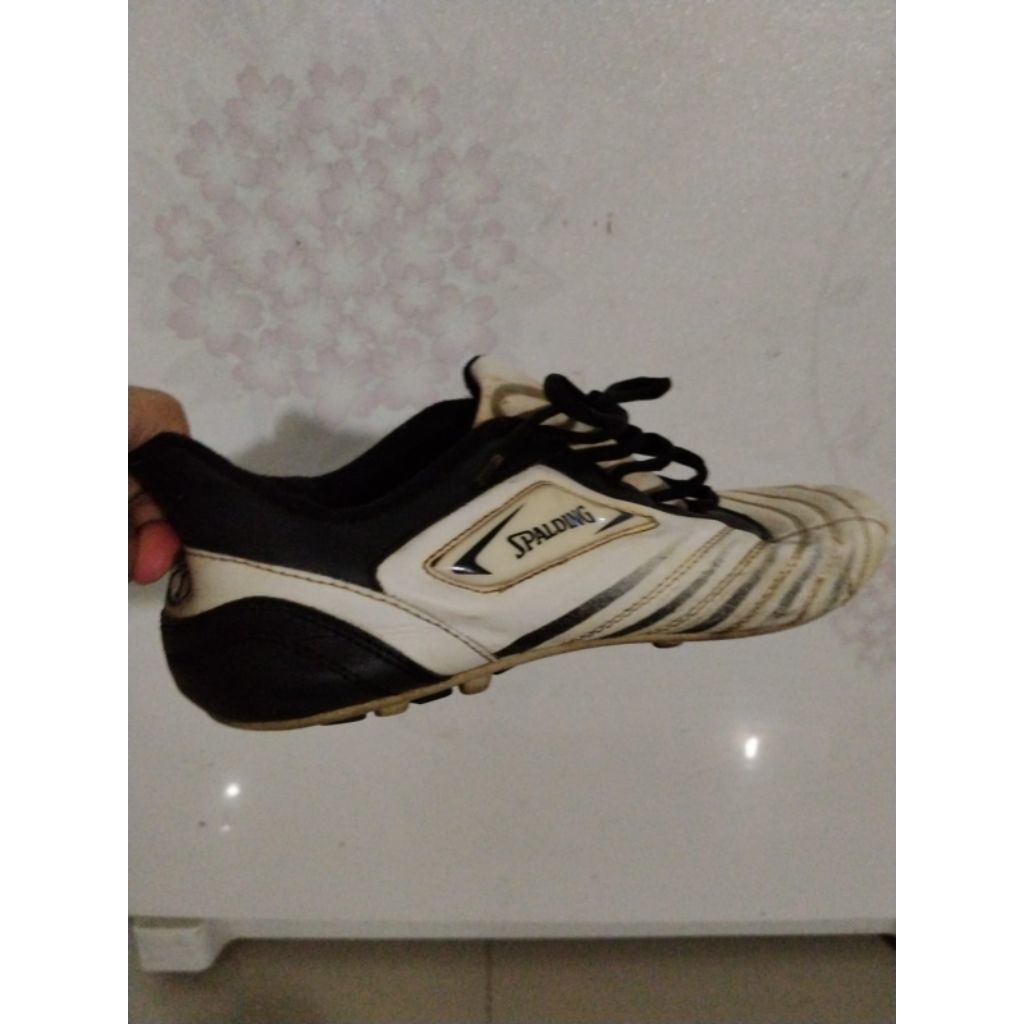 sepatu futsal Spalding leather size 44