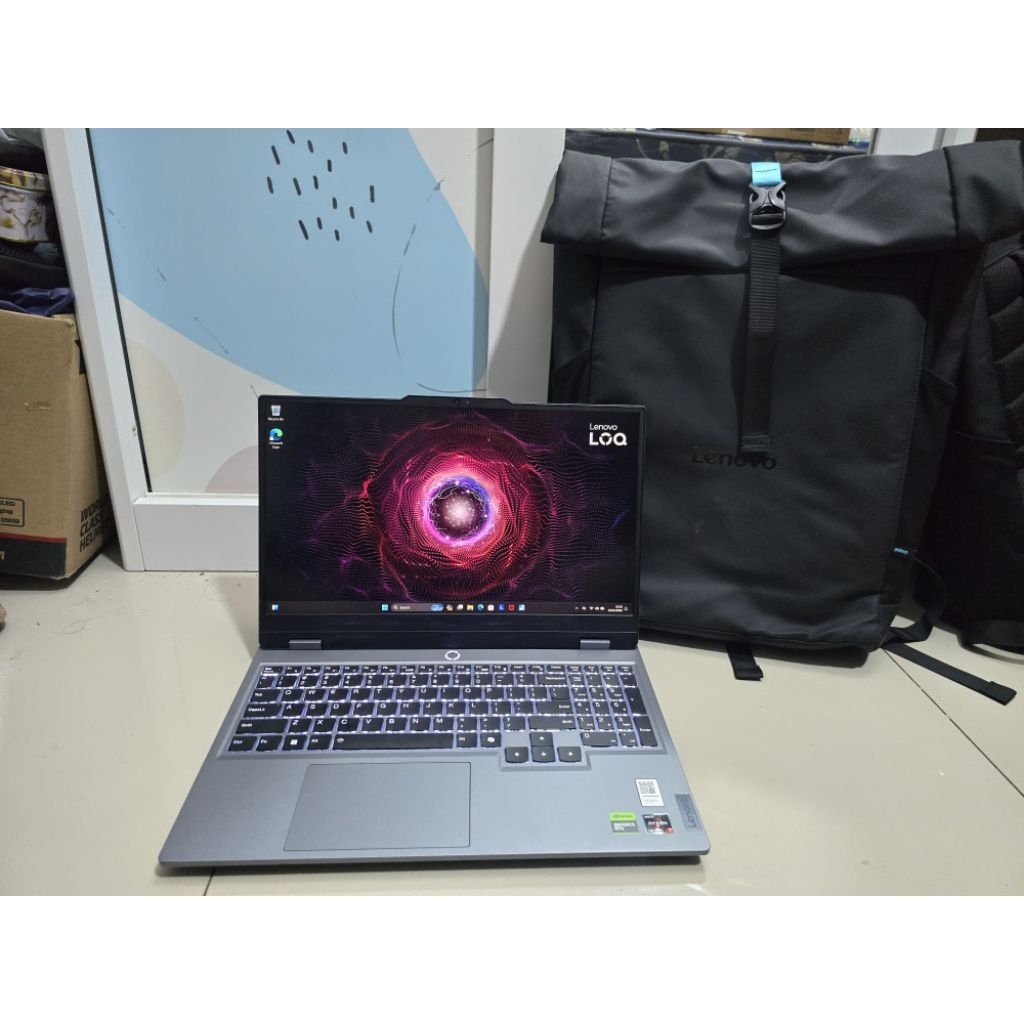 Lenovo LOQ 15 RTX 4060 8gb Ryzeb 7 7435HS 12gb Garansi Resmi ADP panjang