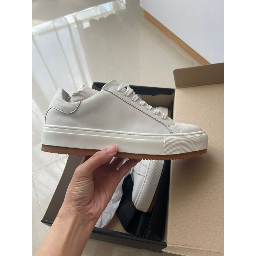 Preloved - Sepatu Prabu Lesti sneakers wanita size 38