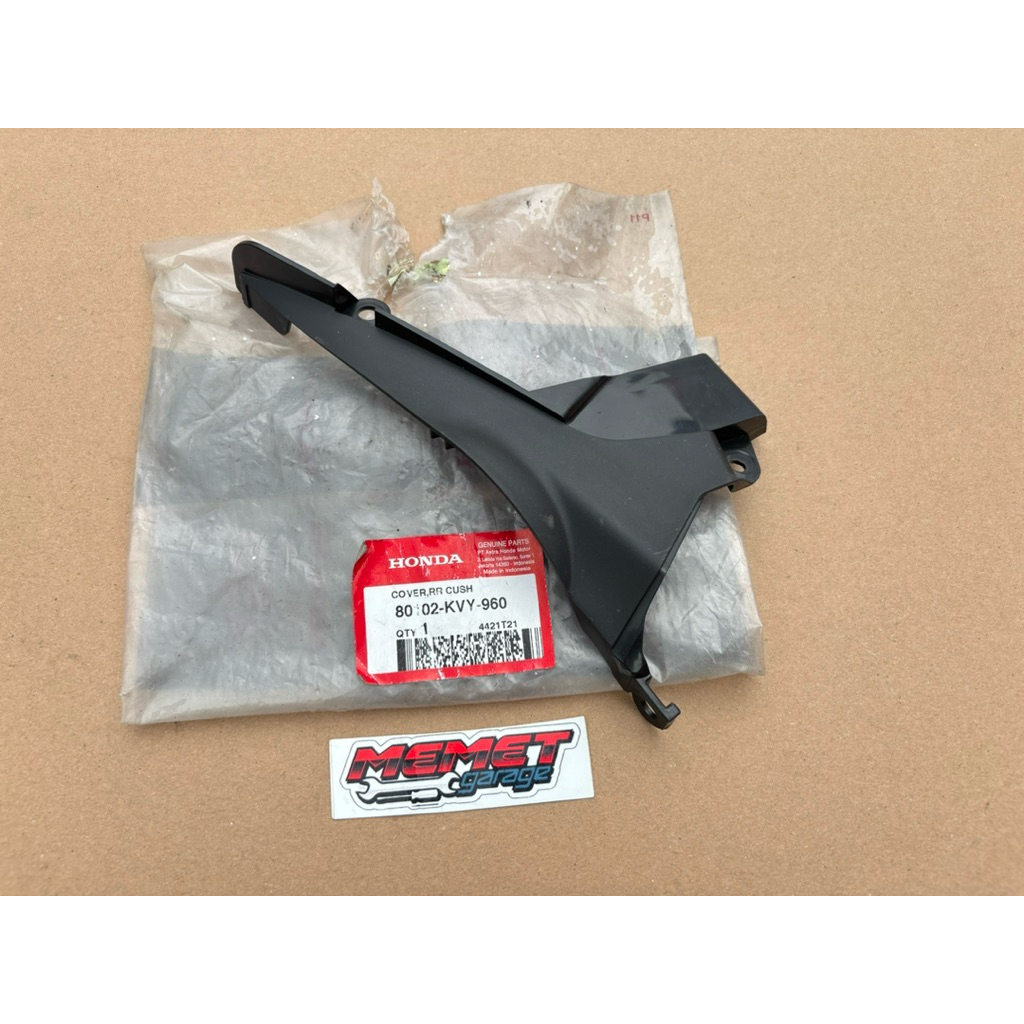 Cover Tutup Shock Belakang Beat Karbu Original 80102 KVY 960
