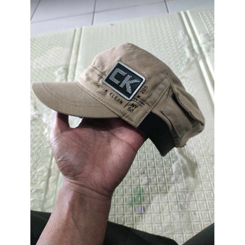 Calvin Klein topi komando Calvin Klein logo besi