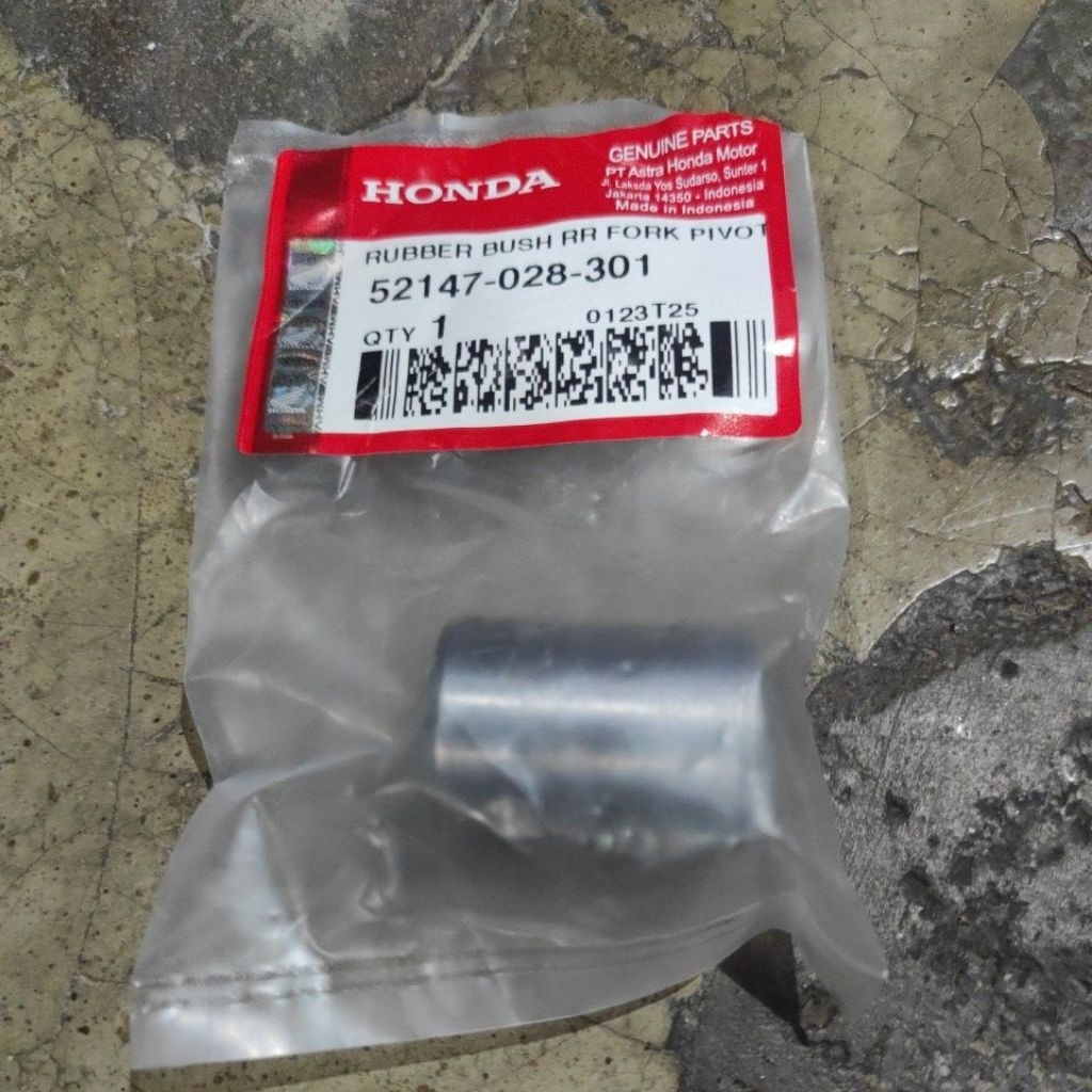 1pc bosh tengah bosh swing arm honda kharisma supra x 125 supra fit new revo absolute ori AHM