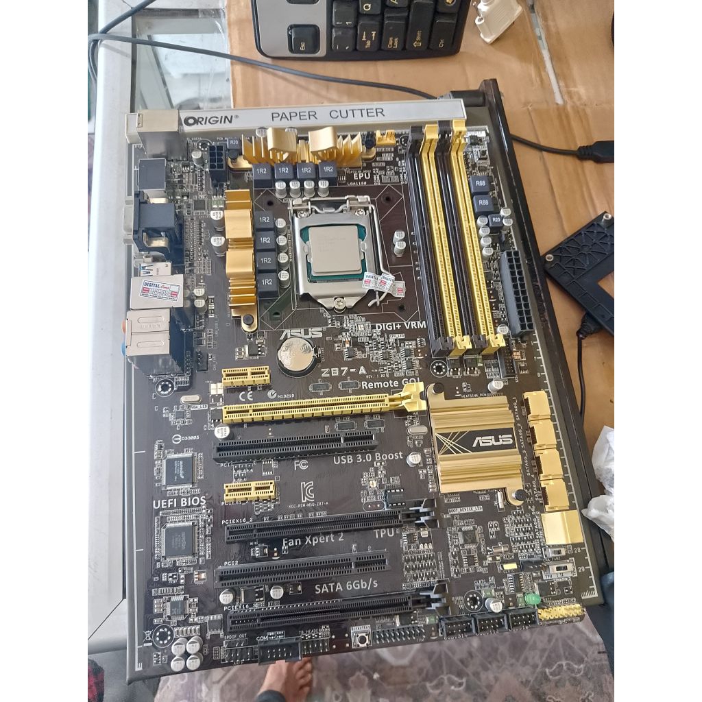 Mobo gaming ddr3 asus z87 + i5 4670K mulus normal