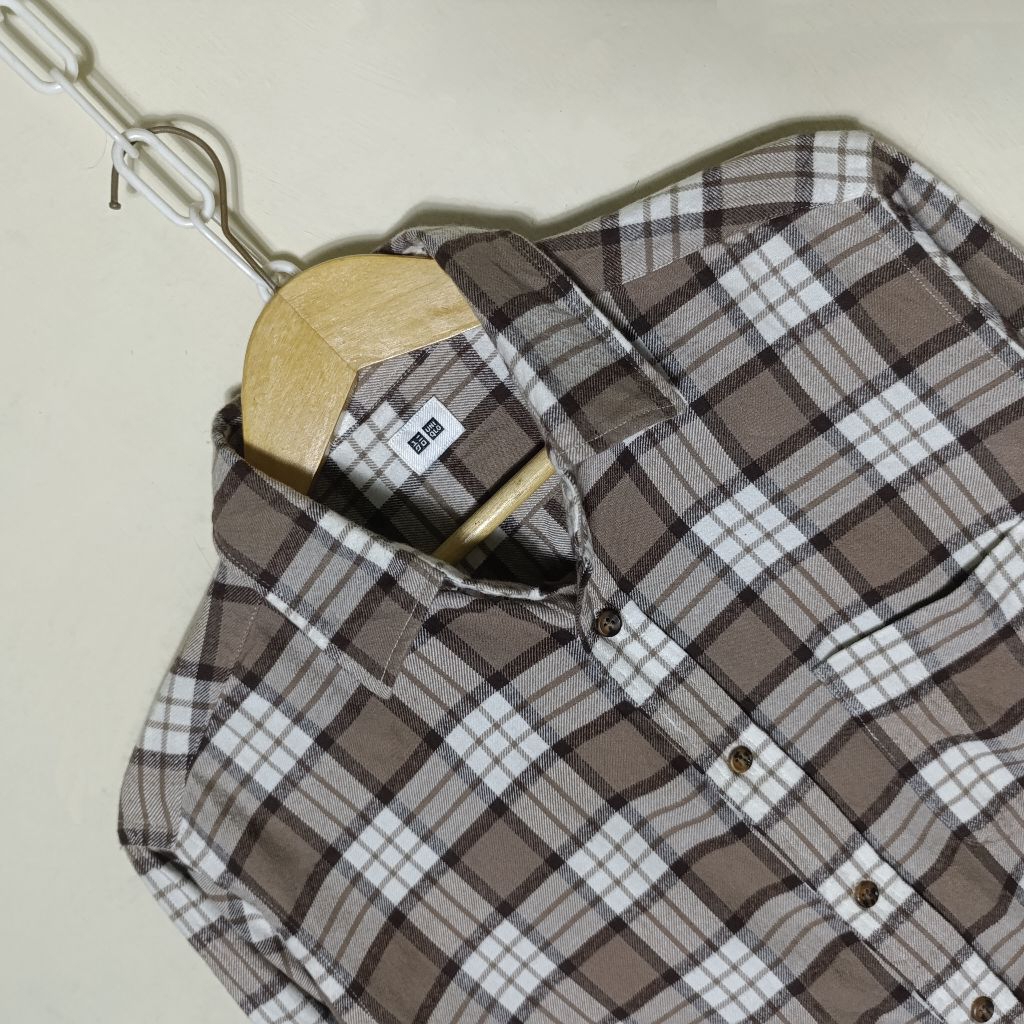 [Flannel Uniqlo] Kemeja Flanel Plaid Long Sleeve Shirt Coklat Putih Size M