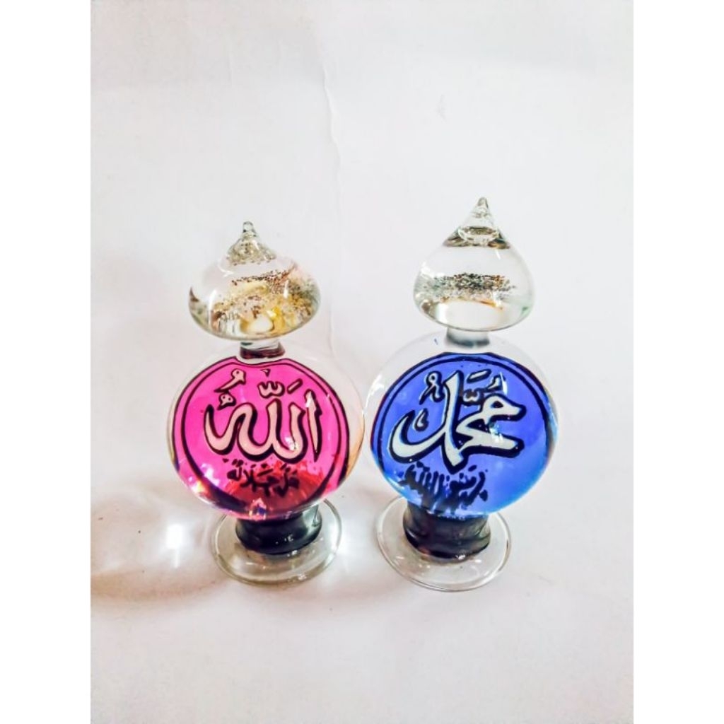 Hiasan Kaca Unik Penghias Lemari Kaca