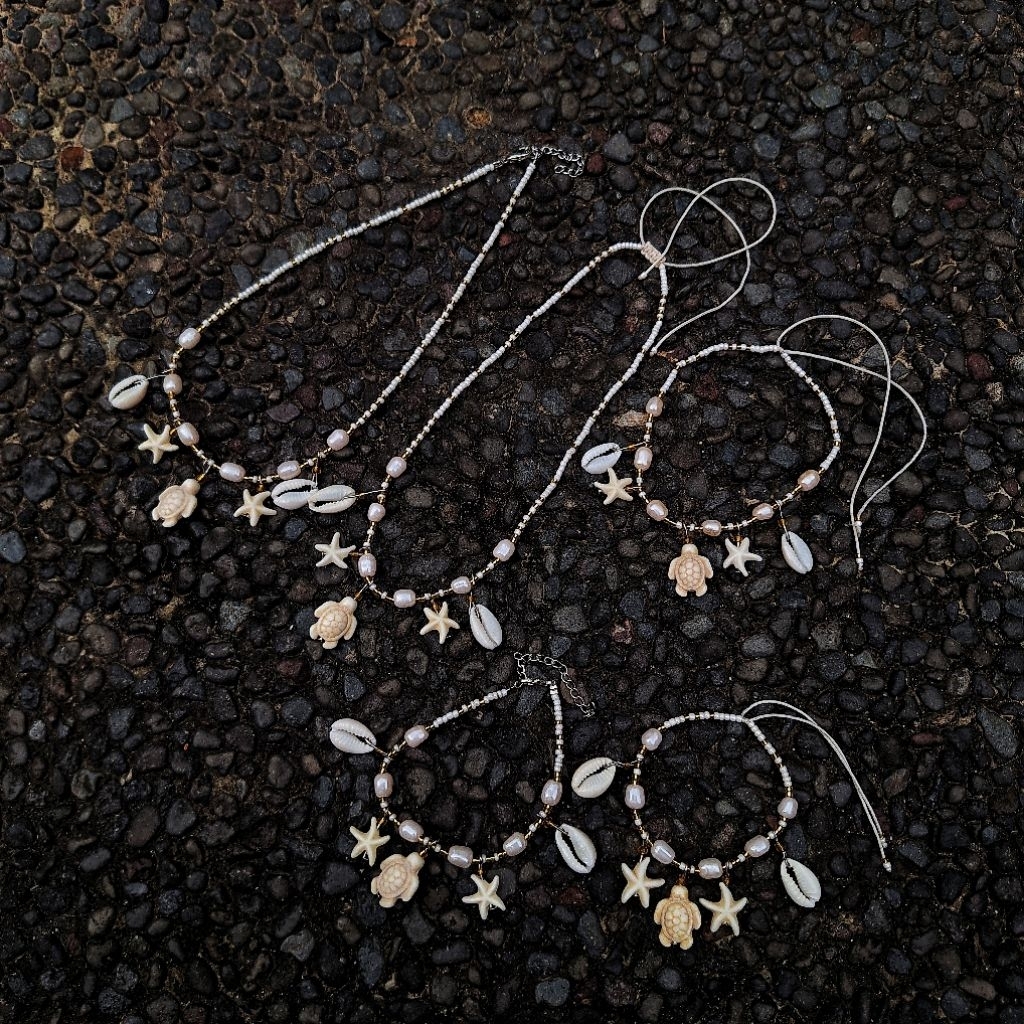 CRAFTDEWATA Set Hidden Reef Gelang Tangan Kerang Lucu Kalung Kerang Asli Bali Gelang Kaki Kerang