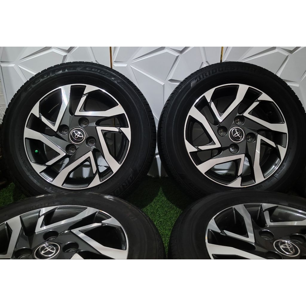 Velg original copotan Avanza Veloz R15 mulus ban 90%