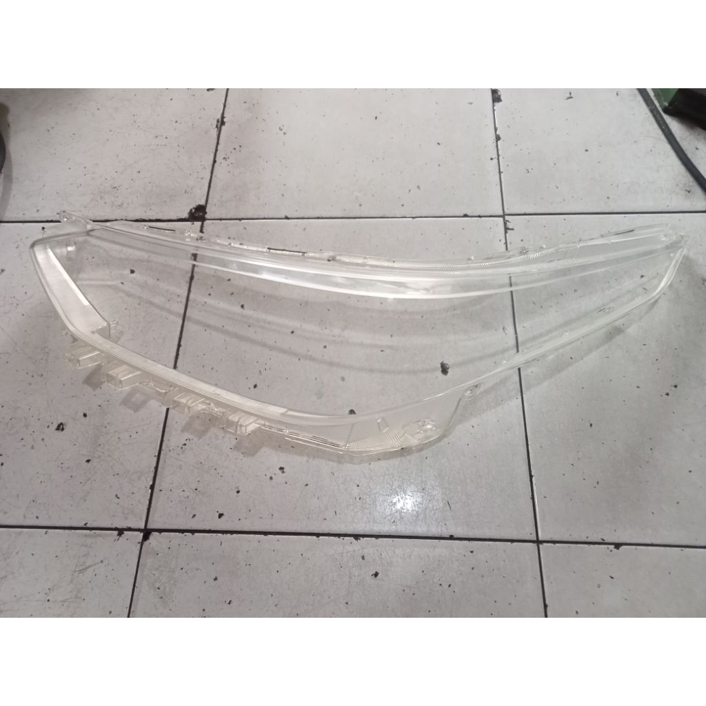 Mika Headlamp Mika Lampu Depan Yaris Orginal 2018,2019,2020,2021.Bagian sebelah kiri(penumpang)